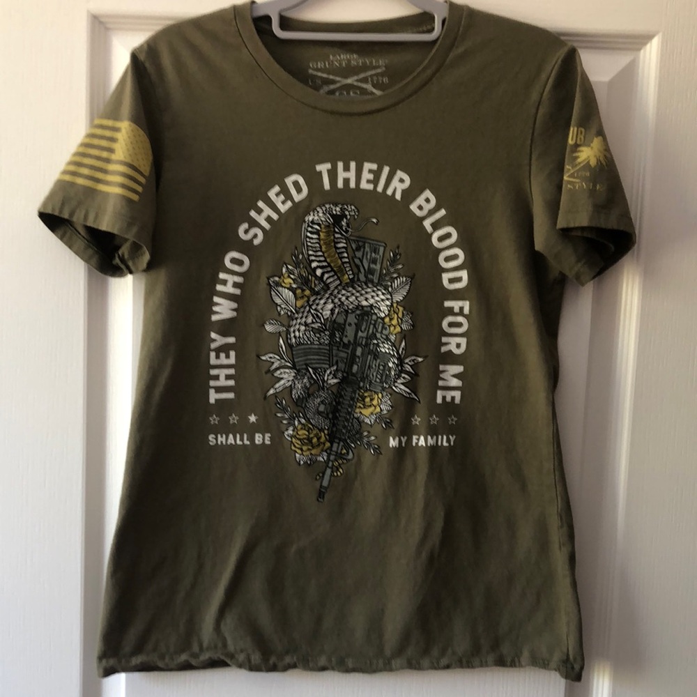Club Grunt Style women’s Large EUC Olive Green Graphic T-Shirt